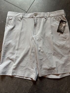 Ben Hogan  Micro-Check White and Gray Flat Front Golf Shorts